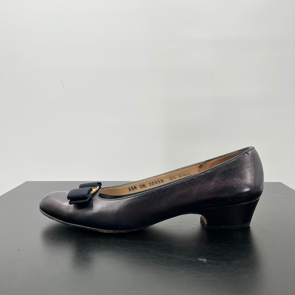 Salvatore Ferragamo Vara Pumps Women 8.5 AAAA Navy Leather Bow Low Heel